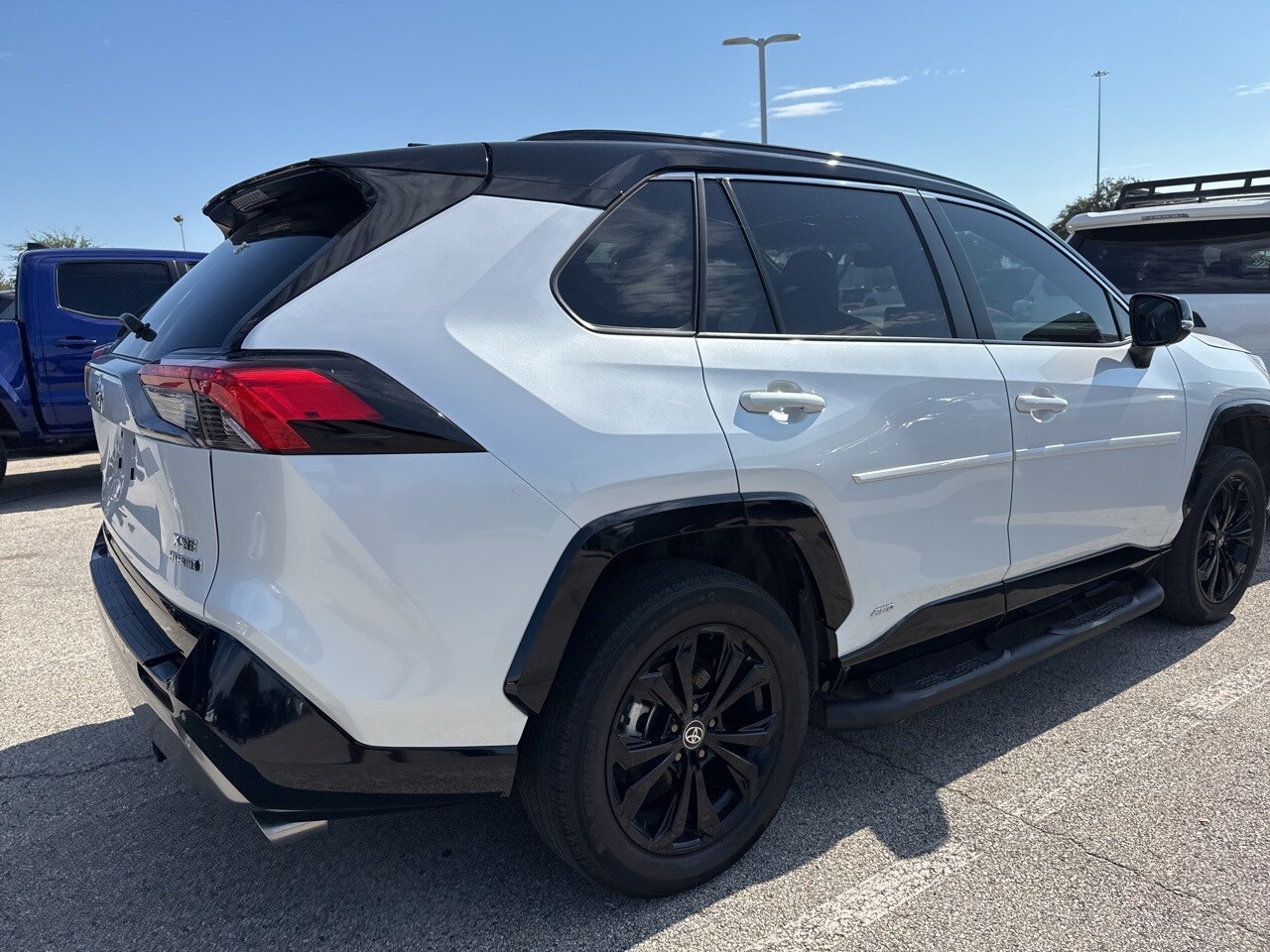 2024 Toyota RAV4 Hybrid XSE photo 4