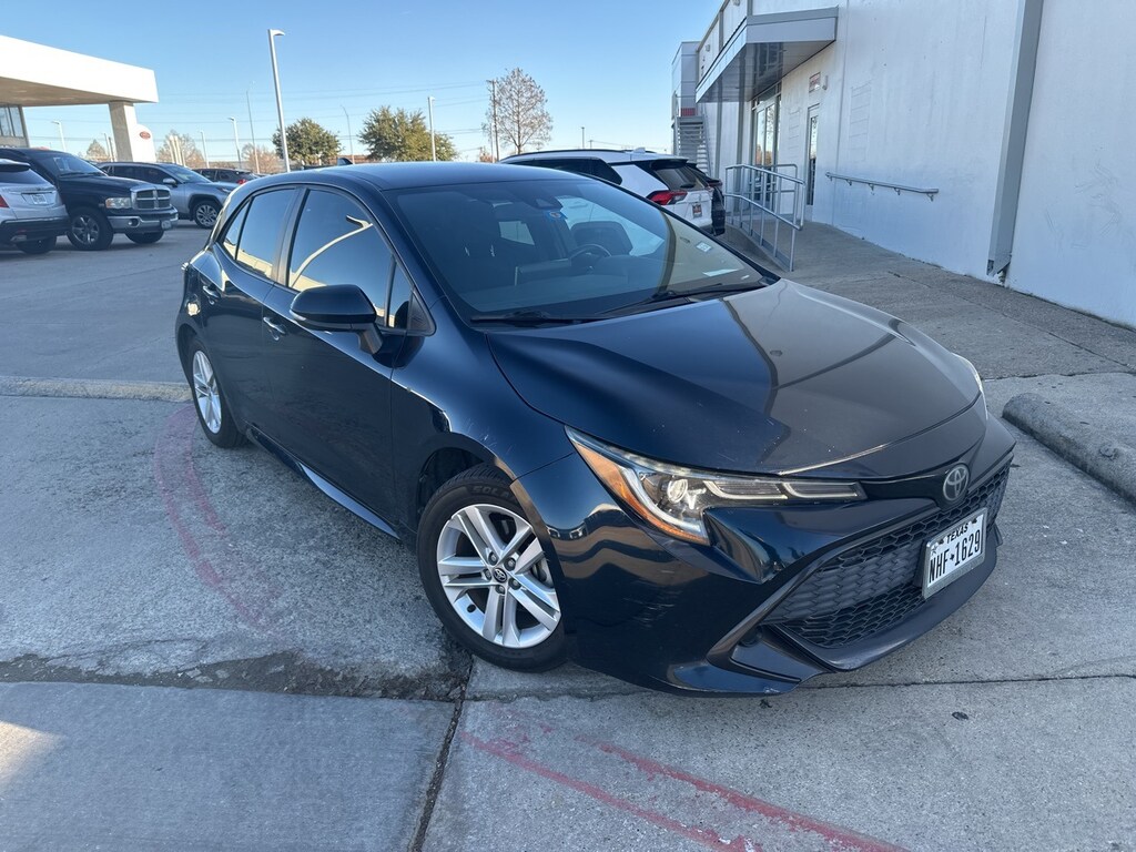 Used 2020 Toyota Corolla Hatchback SE w/16-in Silver Metallic Painted Aluminum Hatchback