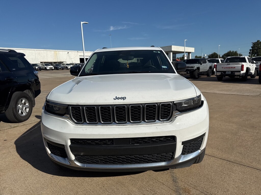 Used 2022 Jeep New Grand Cherokee Laredo w/Luxury Tech Group I SUV