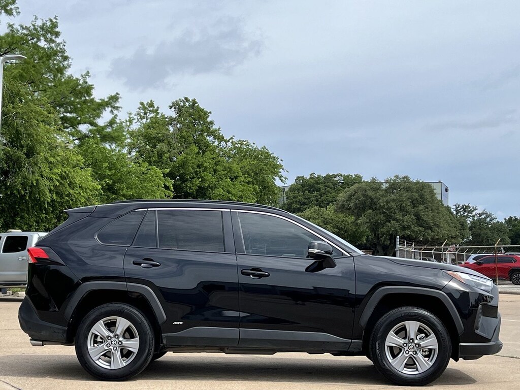 Used 2025 Toyota RAV4 Hybrid XLE w/Convenience Package SUV