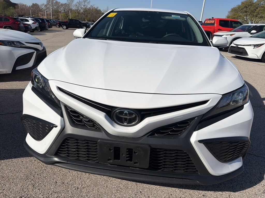 Used 2024 Toyota Camry SE w/18-Inch x 8J Alloy Wheels/Black Out Badges Sedan