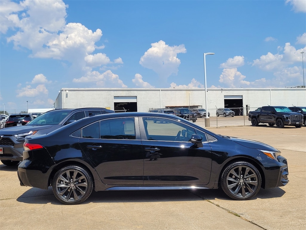 Used 2024 Toyota Corolla SE w/18-in. Alloy w/Graphite-Colored Finish Sedan