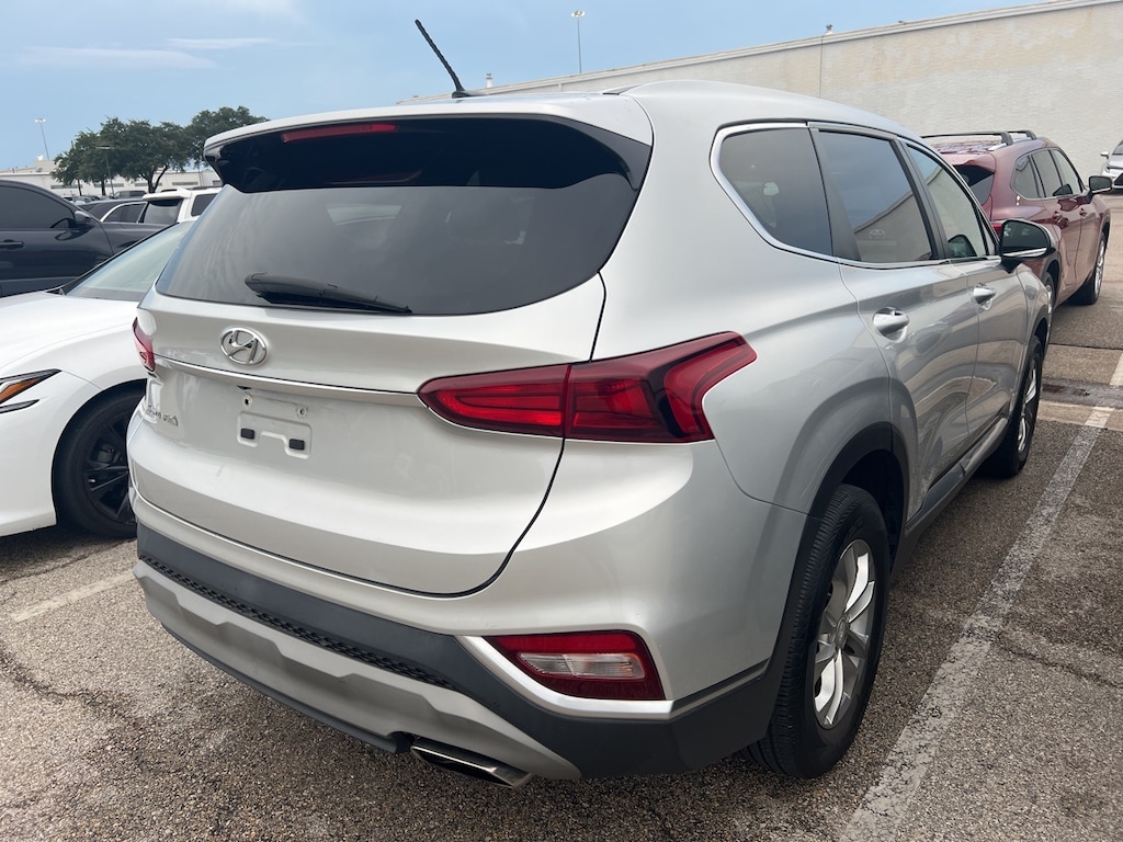 Used 2019 Hyundai Santa Fe SE w/17-Inch x 7.0J Alloy Wheels SUV