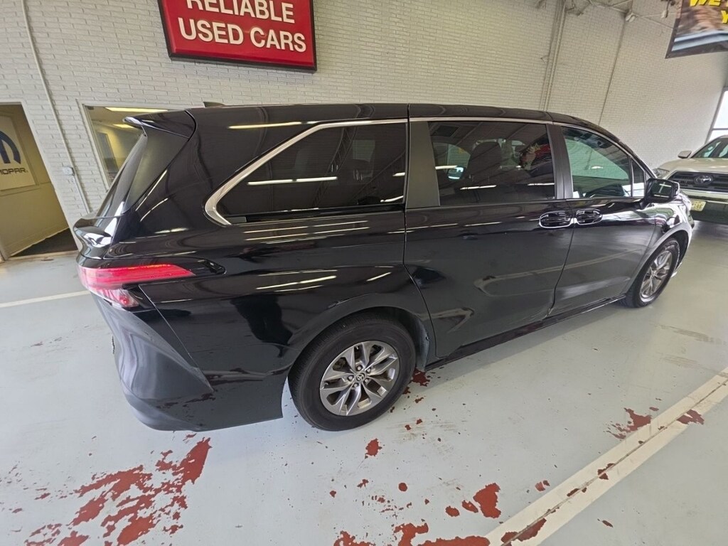 Used 2023 Toyota Sienna LE 8 Passenger Van Passenger Van
