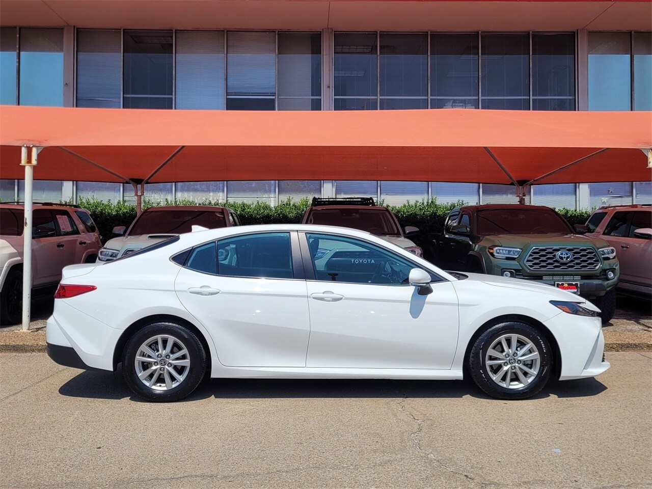 2025 Toyota Camry LE photo 3