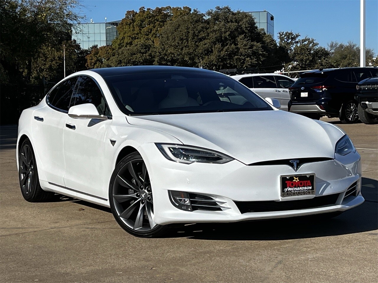 2020 Tesla Model S Long Range Plus photo 2