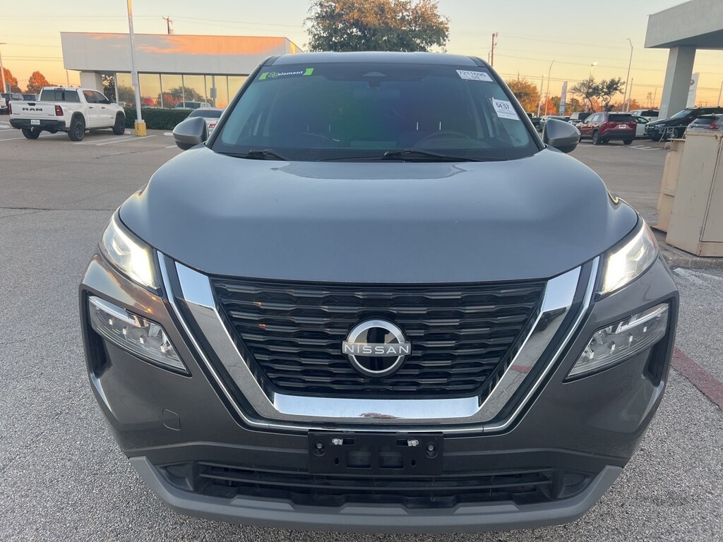 Used 2022 Nissan Rogue SV w/8 Color Touch-Screen Display/18-in Alloy SUV