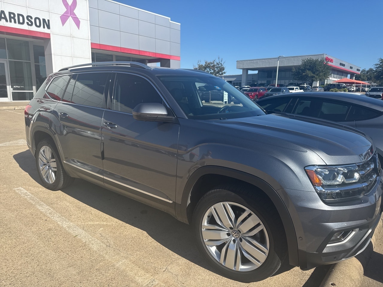 2019 Volkswagen Atlas SEL Premium photo 2