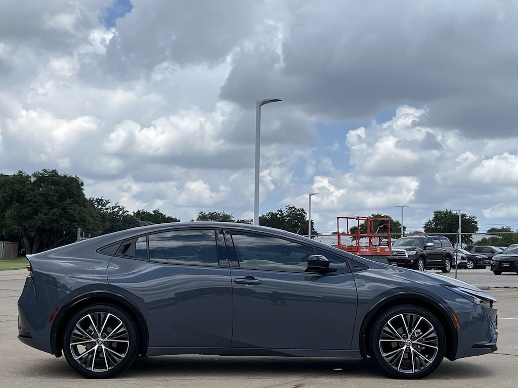 Used 2026 Toyota Prius XLE w/Leather/Dash Cam/19-in Alloy Wheels Hatchback