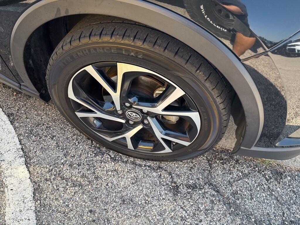 Used 2018 Toyota C-HR XLE Premium w/18-in Sport Alloy Wheels SUV