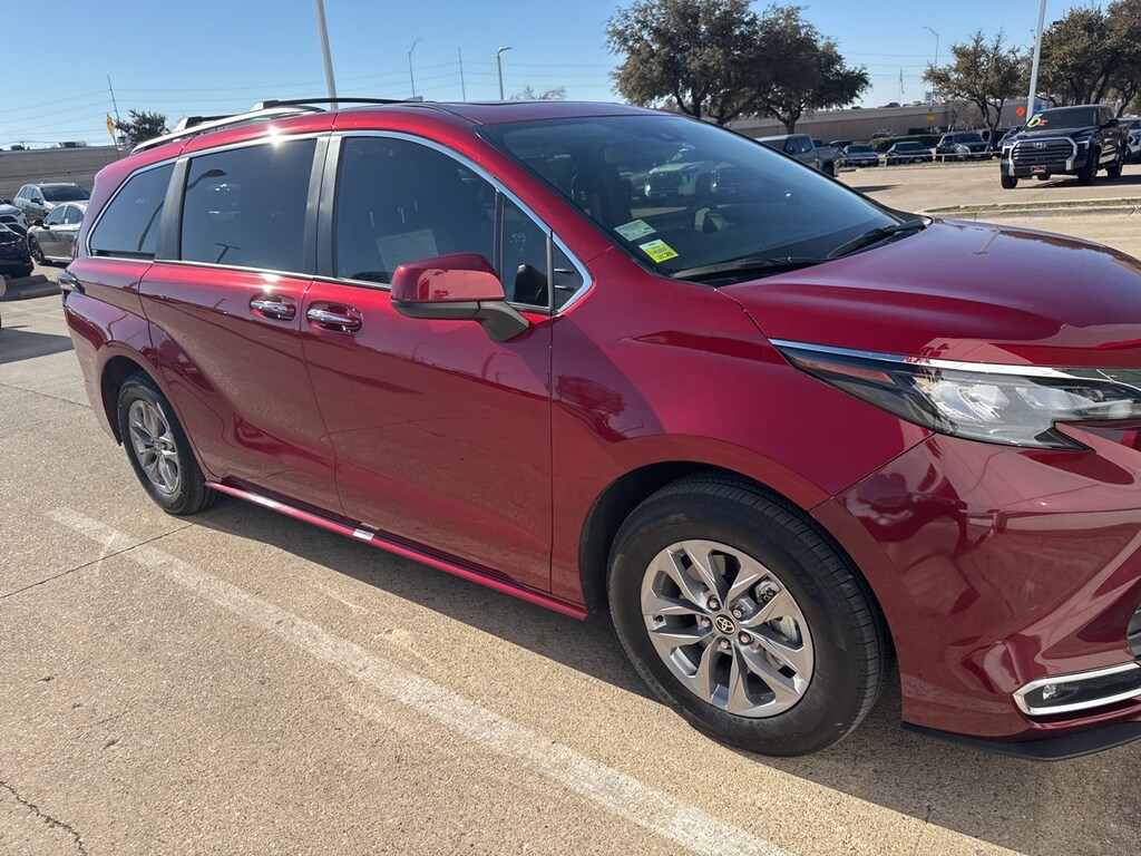 Used 2025 Toyota Sienna XLE 8 Passenger Van Passenger Van