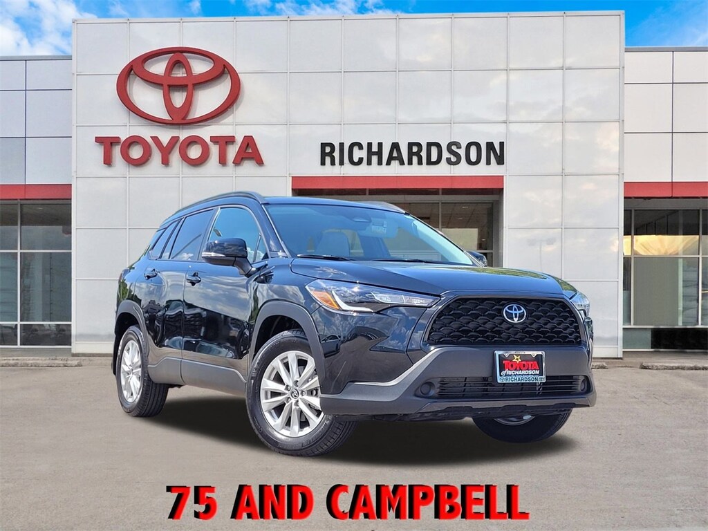 Used 2025 Toyota Corolla Cross LE w/17-Inch Silver Alloy Wheels SUV
