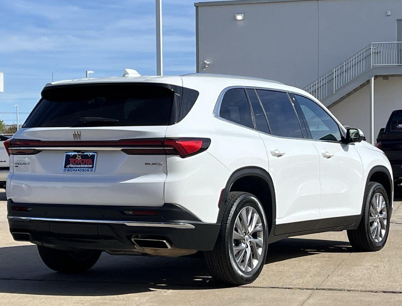 Used 2025 Buick Enclave Preferred w/Navigation/Leather/20-in Alloys SUV