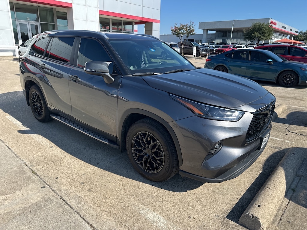 Used 2023 Toyota Highlander XLE w/Moonroof/Leather/18-in Alloy SUV
