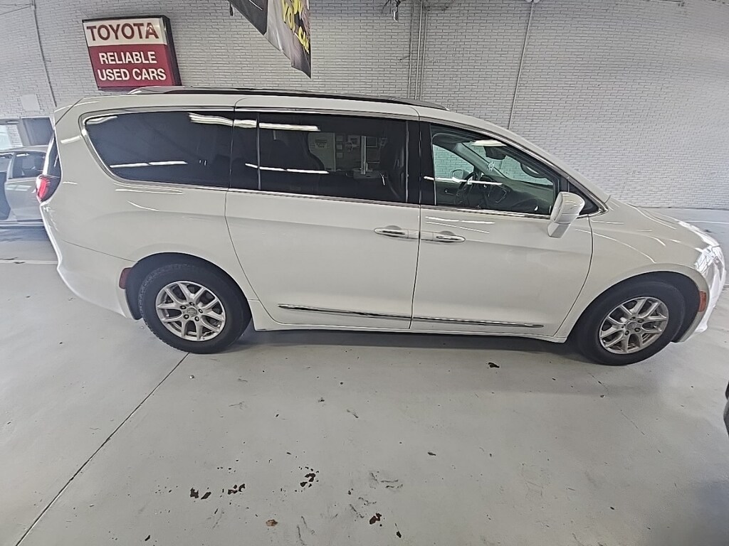 Used 2020 Chrysler Pacifica Touring L w/17-in Alloy/Black Leather Van Passenger Van