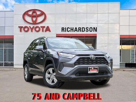 2025 Toyota RAV4 XLE w/17-Inch 5-Spoke Silver Alloy Wheels SUV