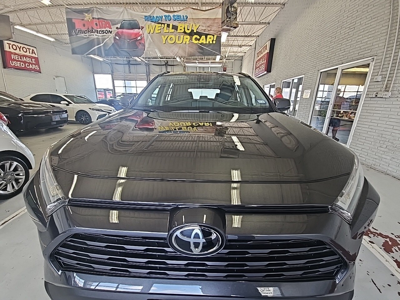 2025 Toyota RAV4 XLE photo 2