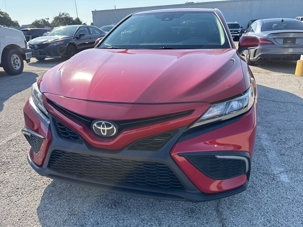 Used 2022 Toyota Camry SE w/18-in Black Machined-Finish Alloy Sedan