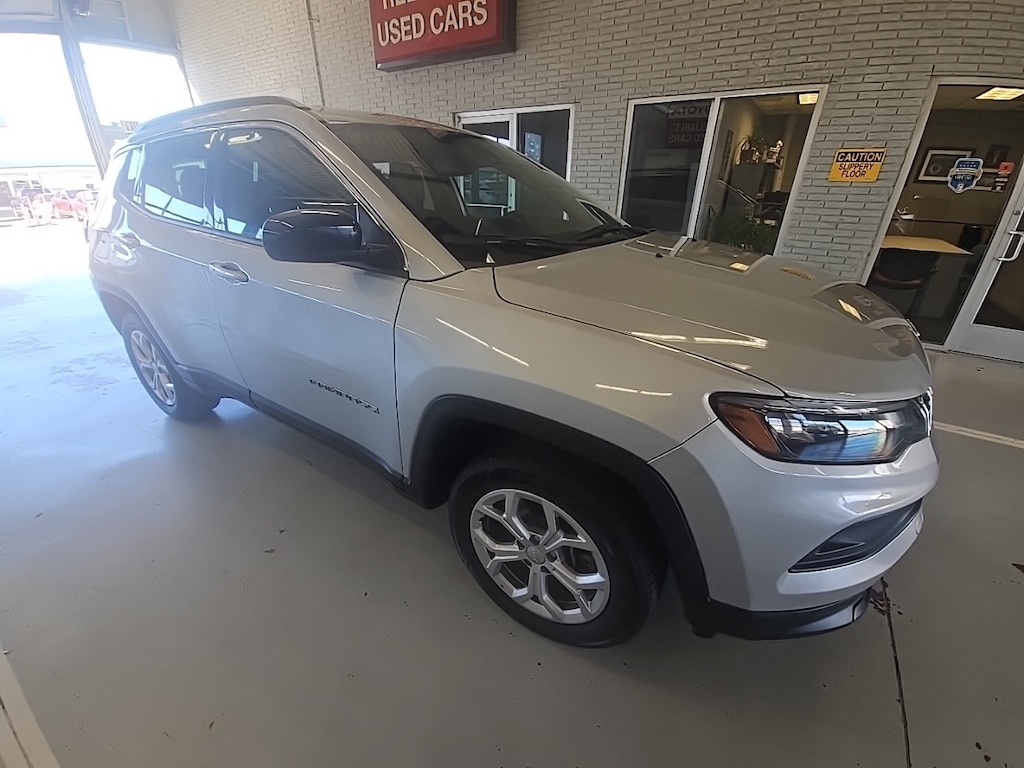 Used 2024 Jeep Compass Latitude w/17-in x 7-in Aluminum Wheels SUV