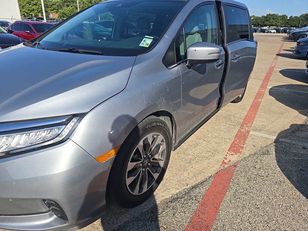 Used 2021 Honda Odyssey EX-L w/Moonroof/Leather/18-in. Alloy Van