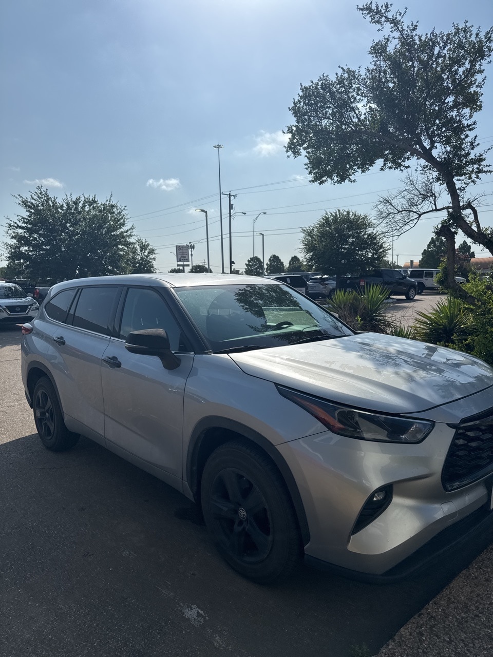 Used 2022 Toyota Highlander LE with VIN 5TDZZRAH1NS111358 for sale in Richardson, TX