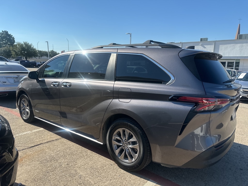Used 2021 Toyota Sienna XLE w/Moonroof/17-in Alloy/Softex-Leather Van