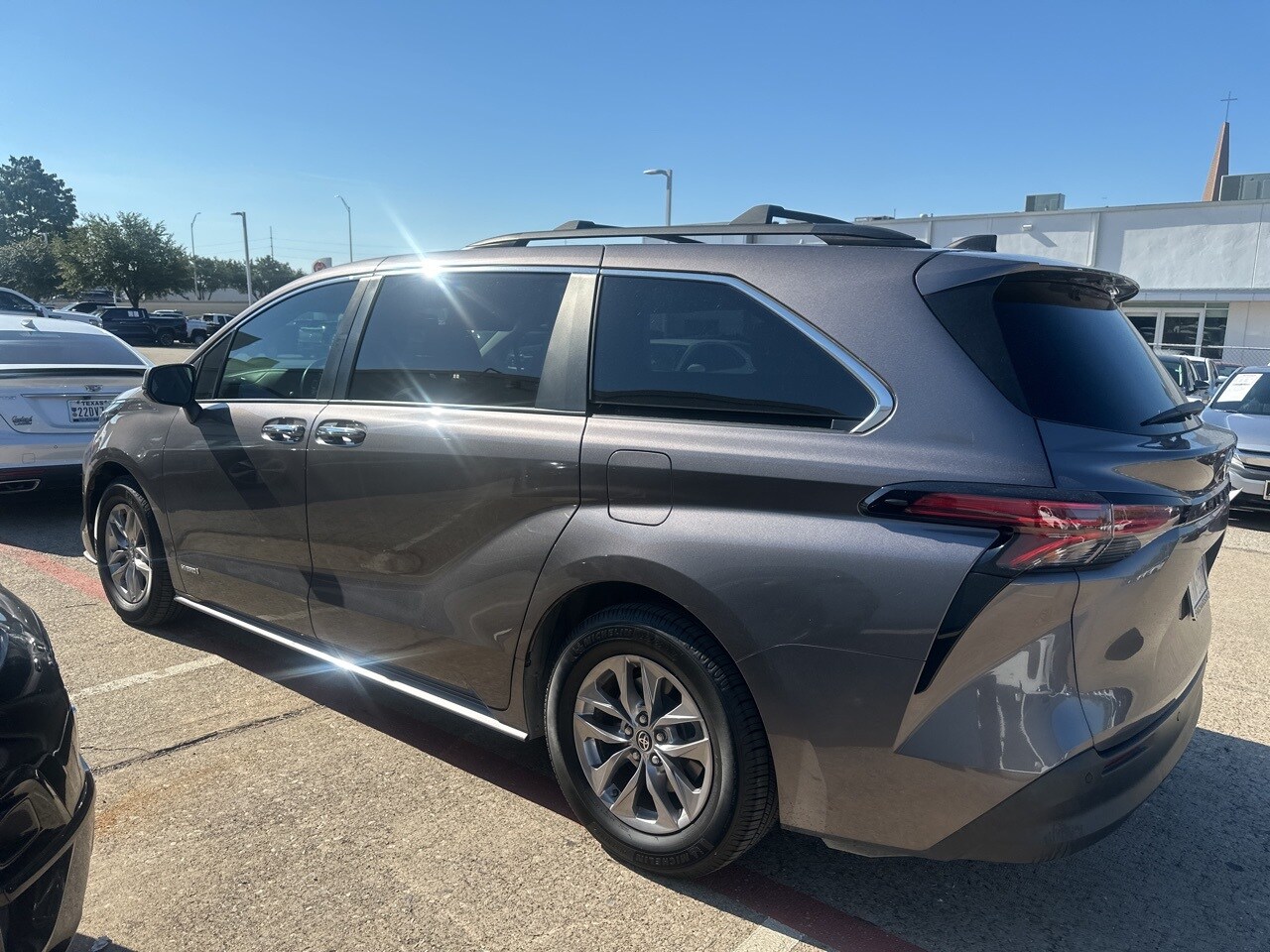 2021 Toyota Sienna XLE photo 4