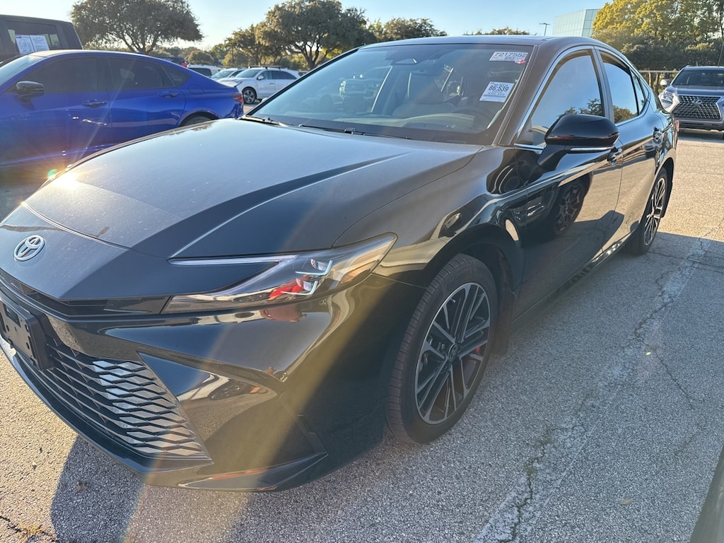 Used 2025 Toyota Camry XLE Premium w/Panoramic Glass Roof/Lthr/HUD Sedan