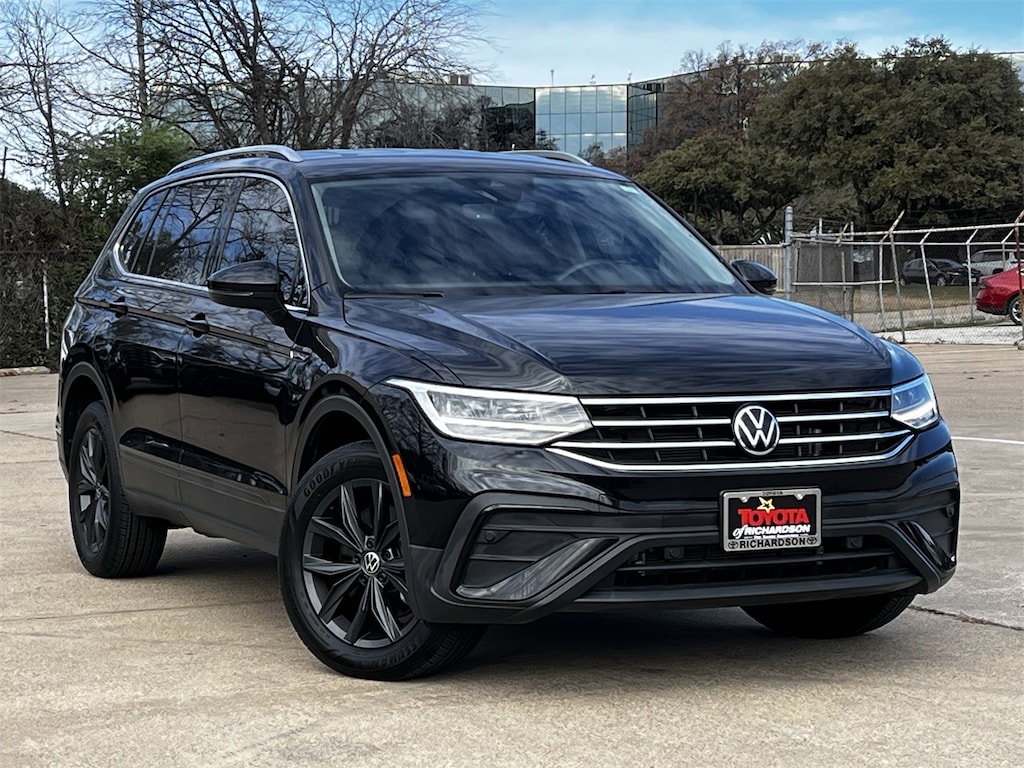 Used 2024 Volkswagen Tiguan 2.0T SE w/Perforated V-Tex Leatherette Seating SUV