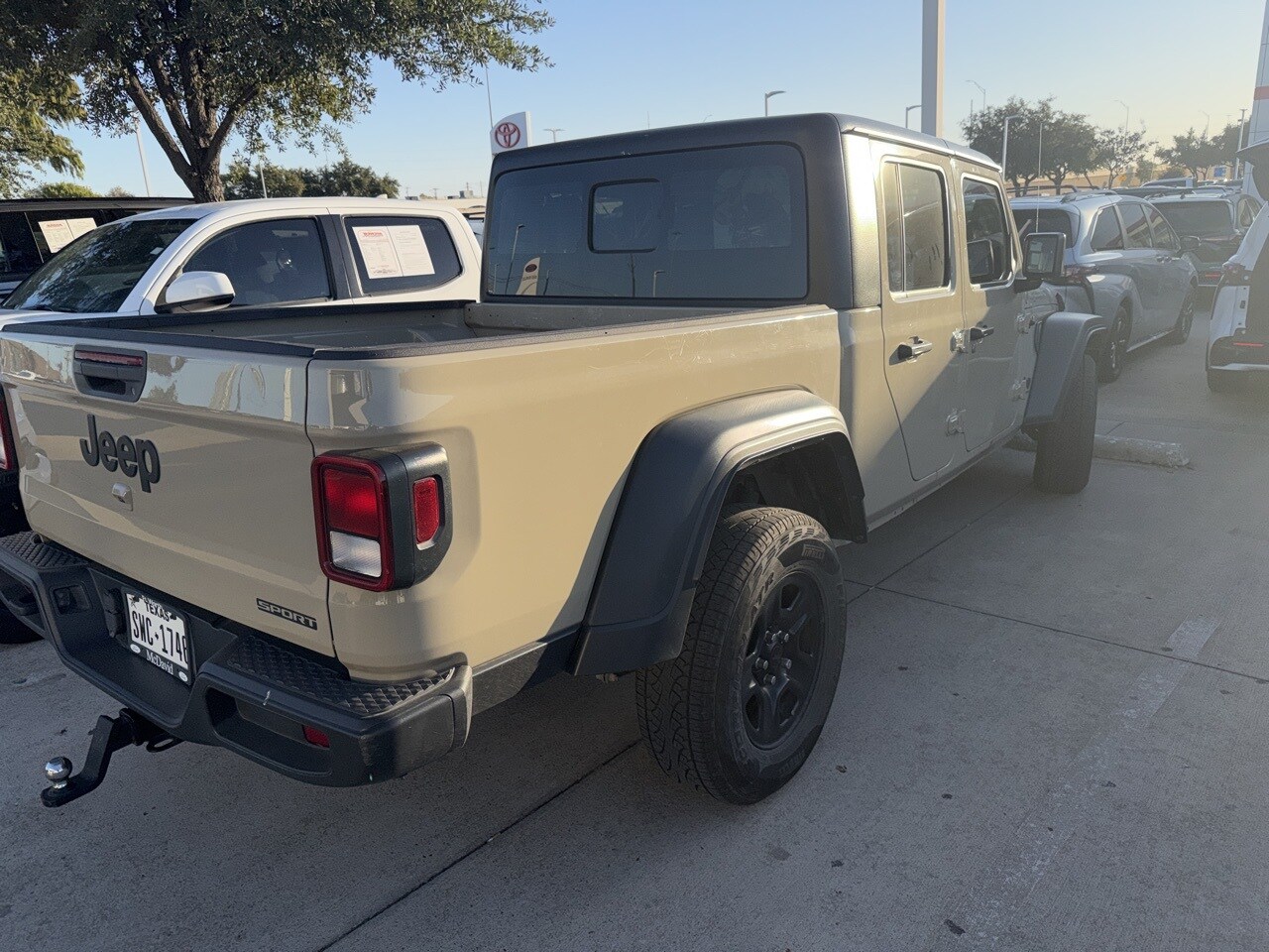 2020 Jeep Gladiator Sport photo 2