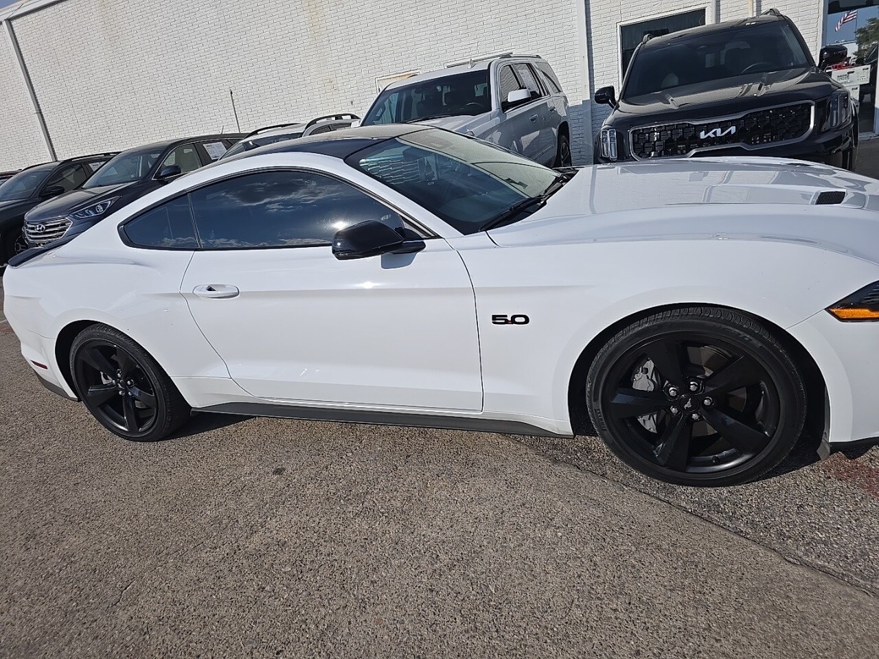 2022 Ford Mustang GT Premium photo 3