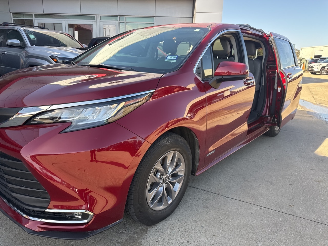 2021 Toyota Sienna XLE's photo