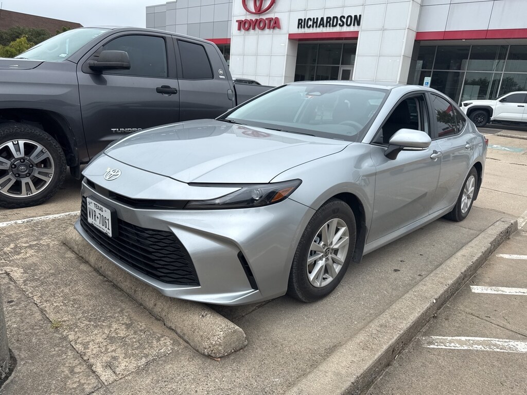 Used 2025 Toyota Camry LE w/Convenience Package/16-in Alloy Sedan