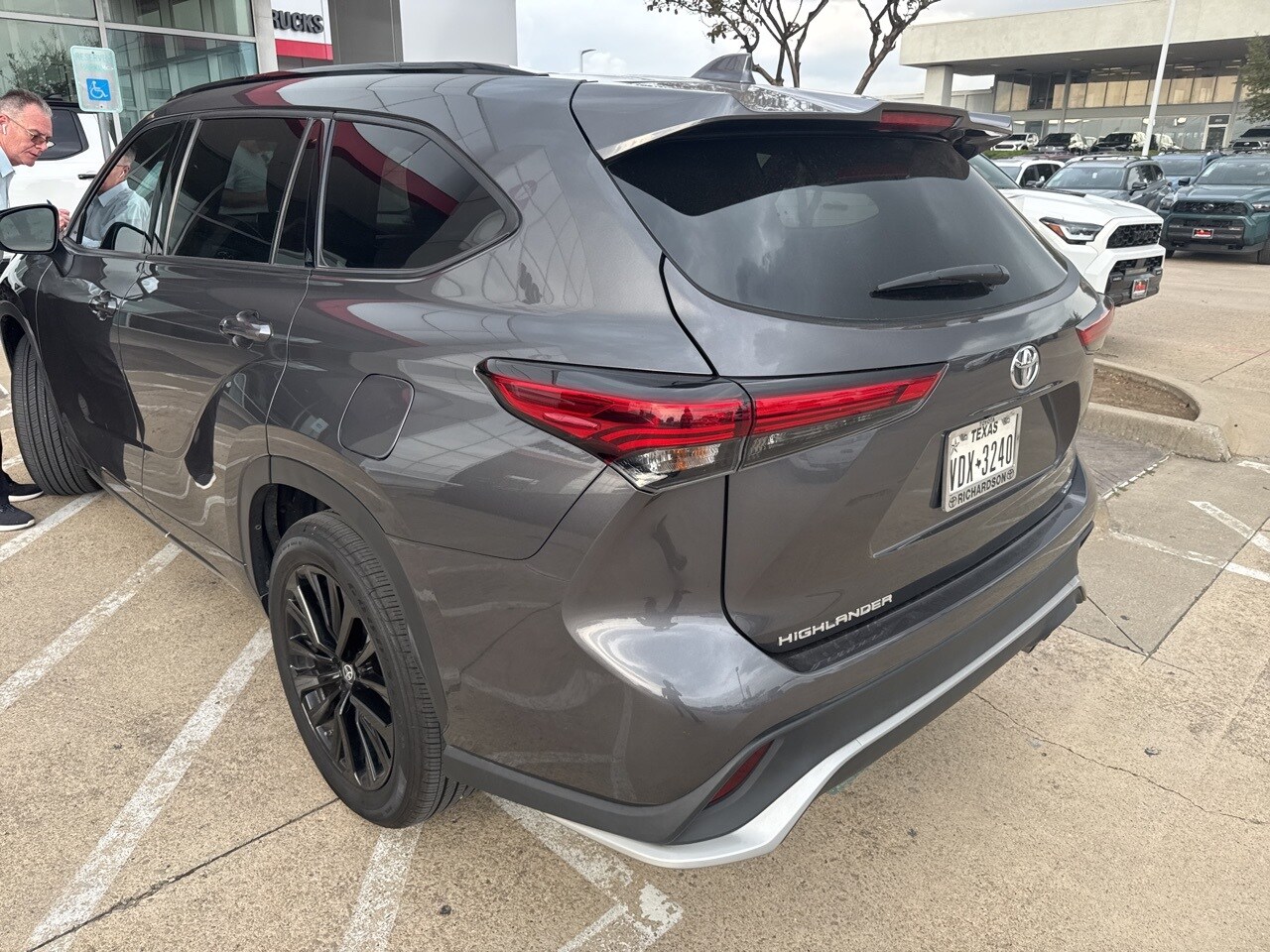 2023 Toyota Highlander XSE photo 4