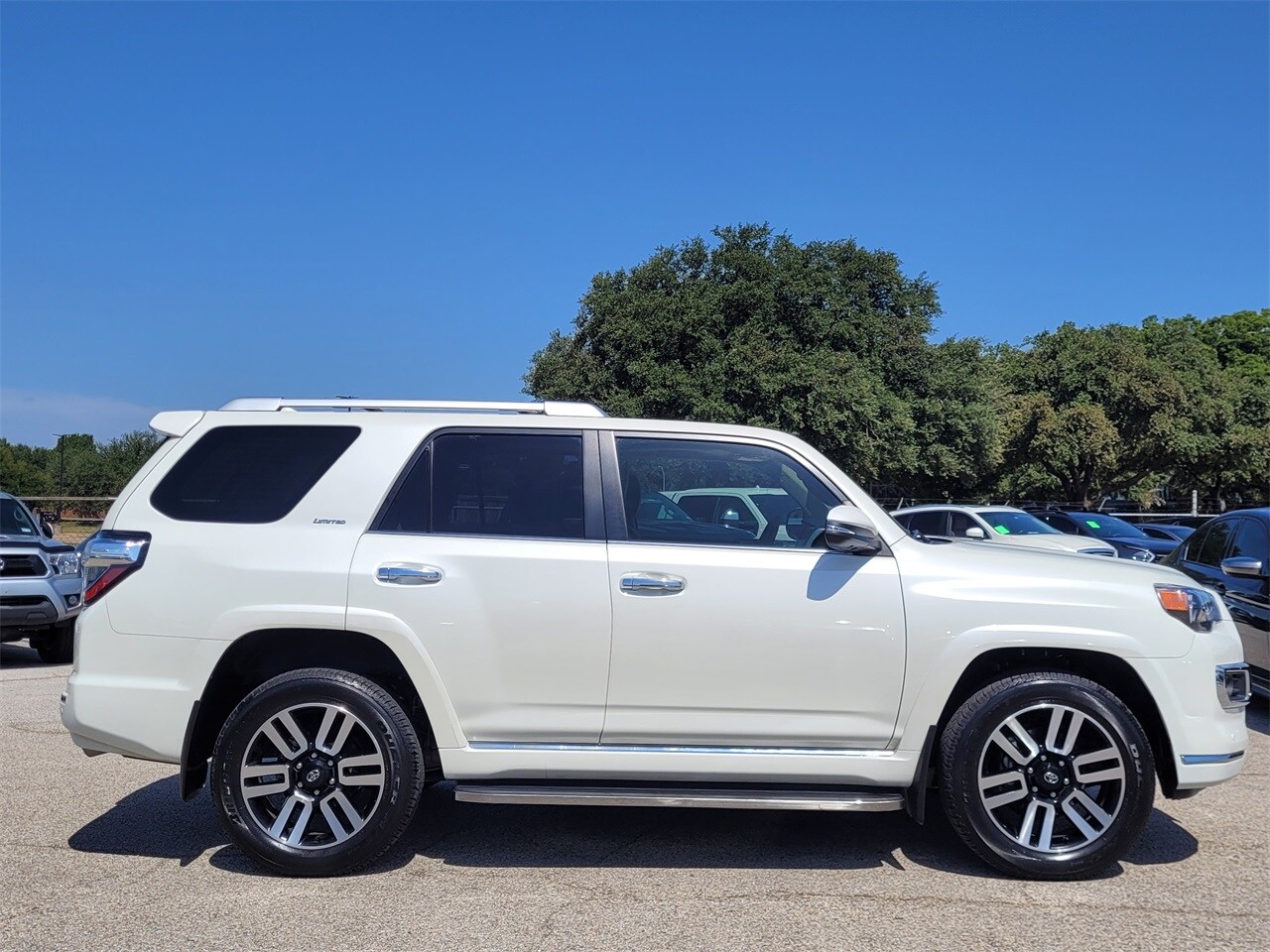 2023 Toyota 4Runner Limited photo 2