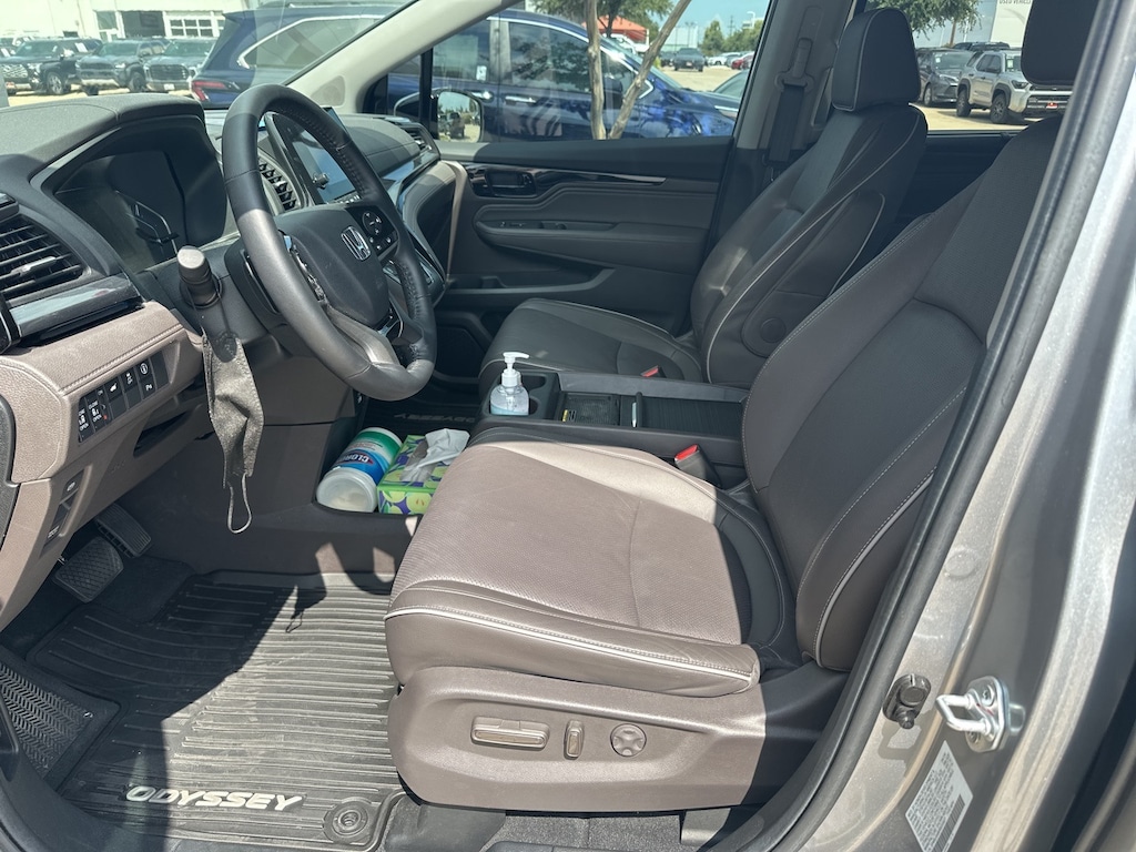 Used 2024 Honda Odyssey Elite w/Navigation/Noonroof/Leather Van
