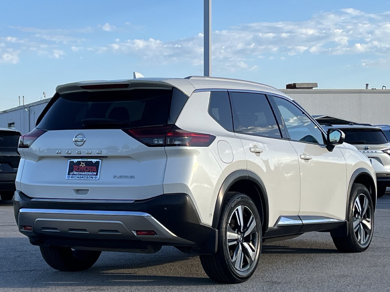 Used 2021 Nissan Rogue Platinum w/Navigation/HUD/SR/Lthr SUV
