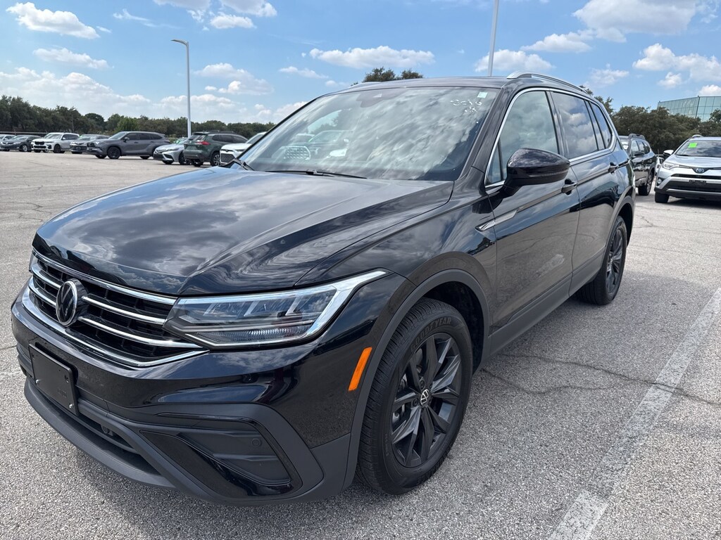 Used 2024 Volkswagen Tiguan 2.0T SE w/Third-Row Seats/Pano-Roof SUV