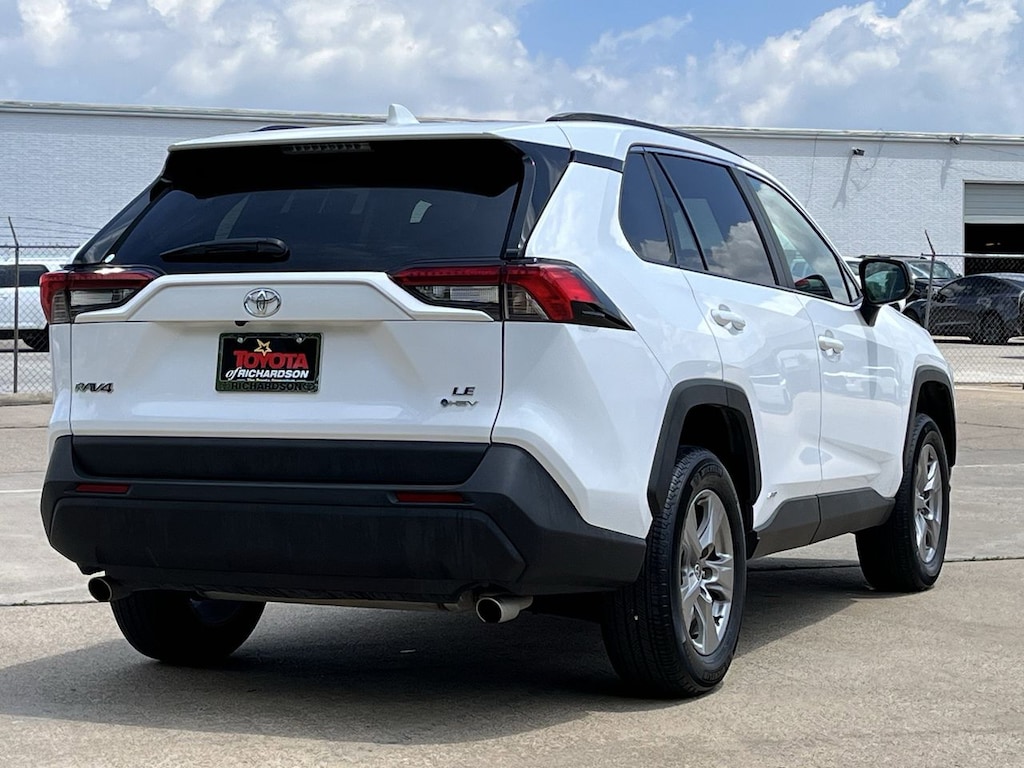 Used 2025 Toyota RAV4 Hybrid LE w/17-Inch x 7.0J Silver Aluminum Wheels SUV