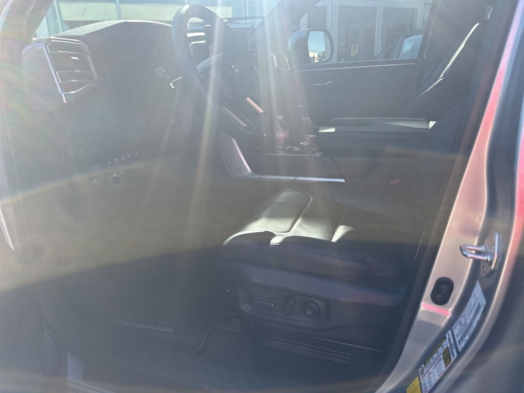 Used 2023 Toyota Sequoia Platinum w/Navigation/Panoramic Glass Roof SUV
