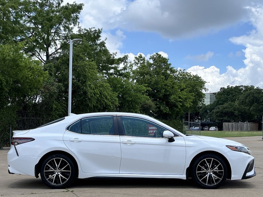 Used 2024 Toyota Camry SE w/Sport Softex Seat Trim w/Fabric/18-in Alloy Sedan