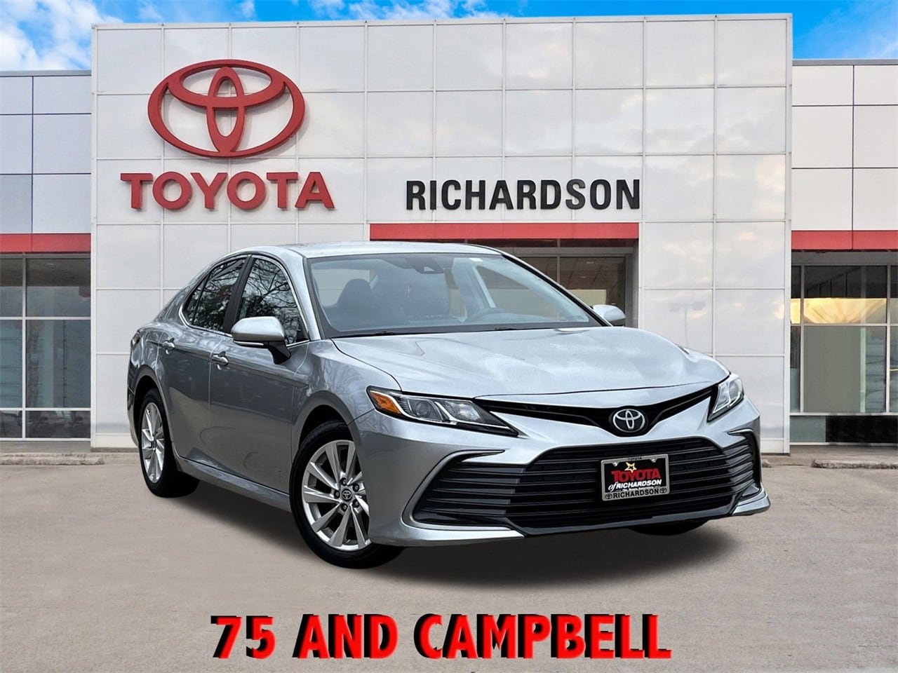 2024 Toyota Camry LE's photo