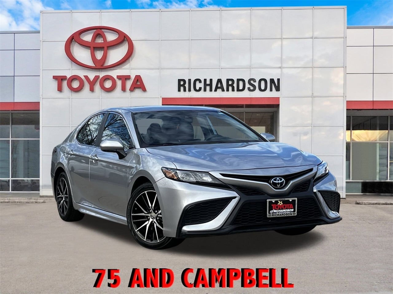 2024 Toyota Camry SE's photo
