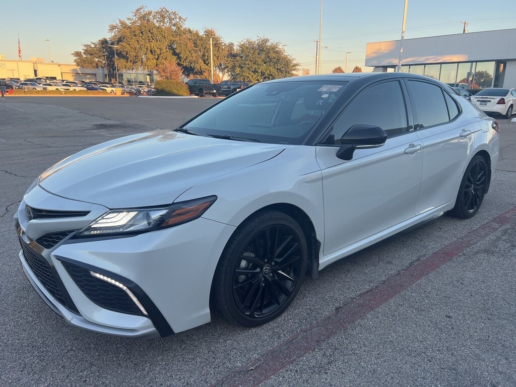 Used 2024 Toyota Camry XSE w/Two-Tone Exterior/Panoramic Glass Roof Sedan