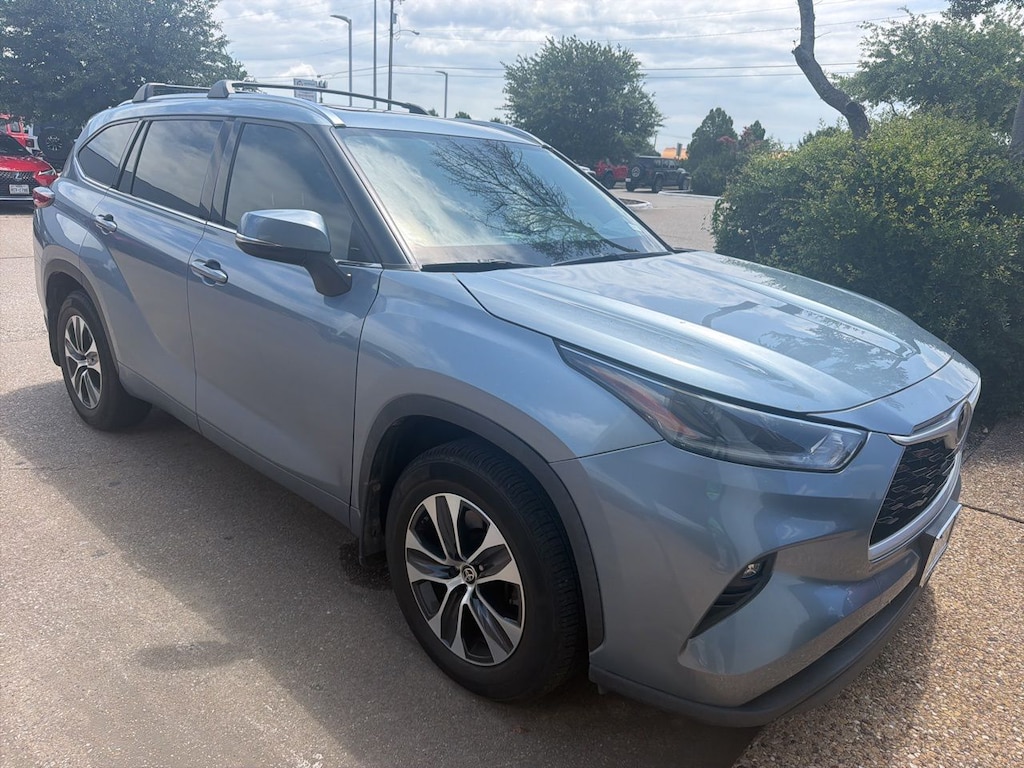 Used 2021 Toyota Highlander XLE w/Sunroof/Leather/18-in Alloy SUV