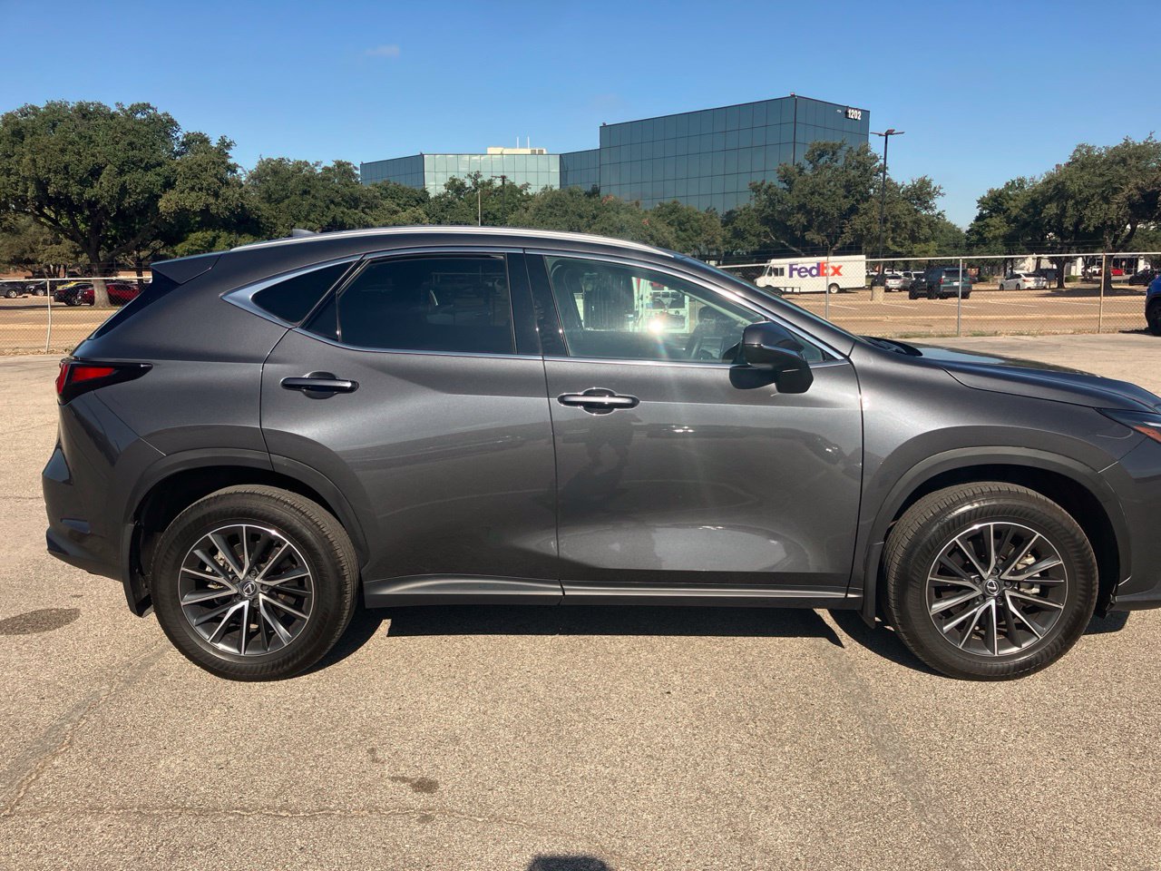 2025 Lexus NX 350 - Photo 2