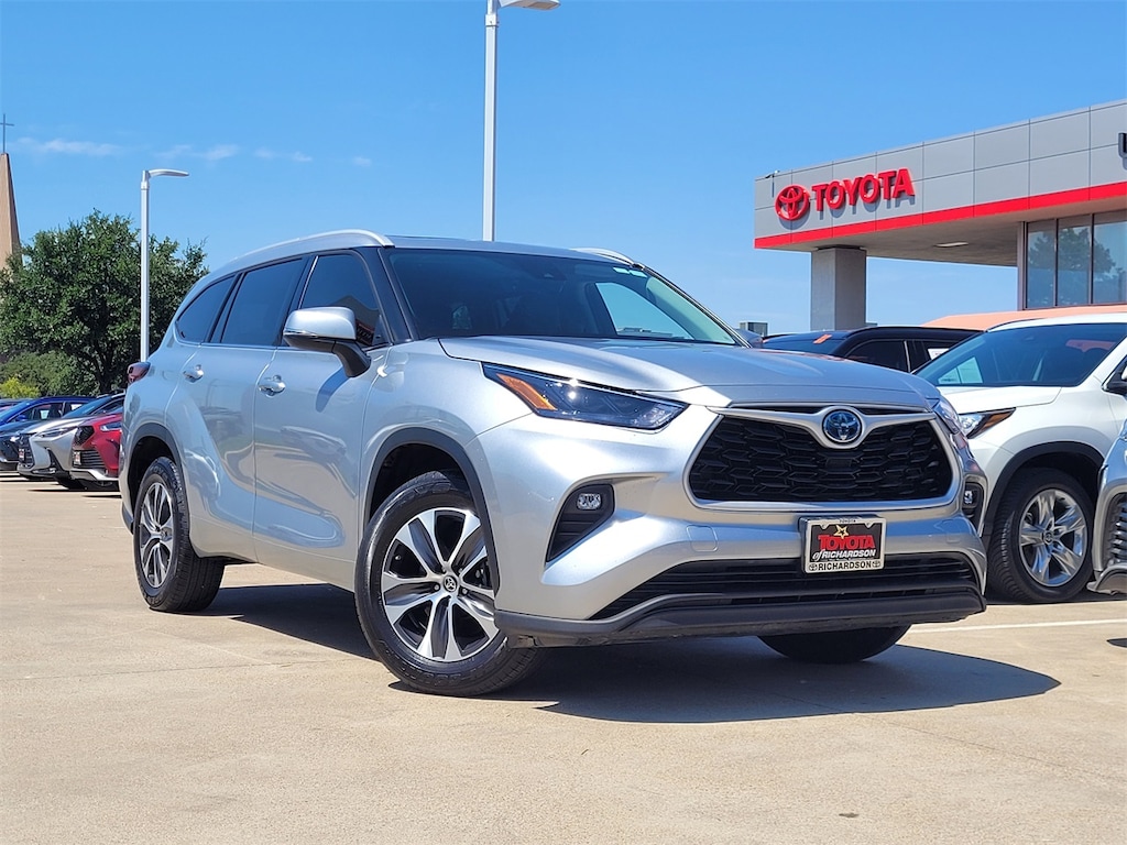 Used 2022 Toyota Highlander Hybrid XLE w/Audio Plus System SUV