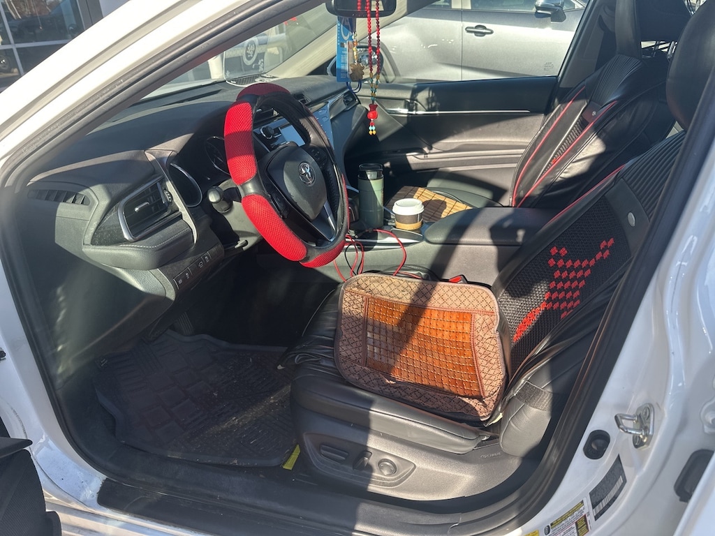 Used 2020 Toyota Camry SE Sedan