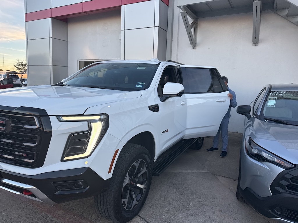 Used 2025 GMC Yukon AT4 Ultimate w/Advanced Technology Package/Navigat SUV