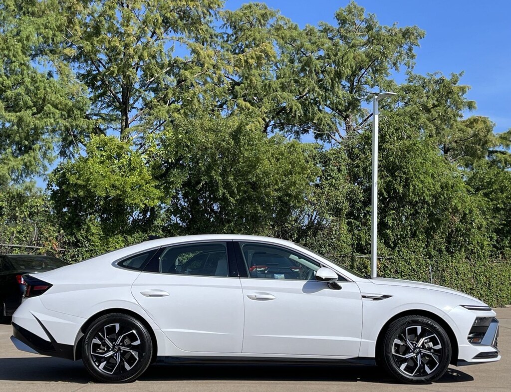 Used 2025 Hyundai Sonata SEL w/17-Inch x 7.0J Aluminum Alloy Wheels Sedan
